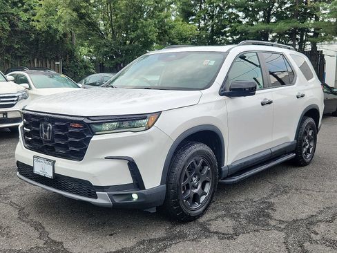 Used 2023 Honda Pilot TrailSport image 3