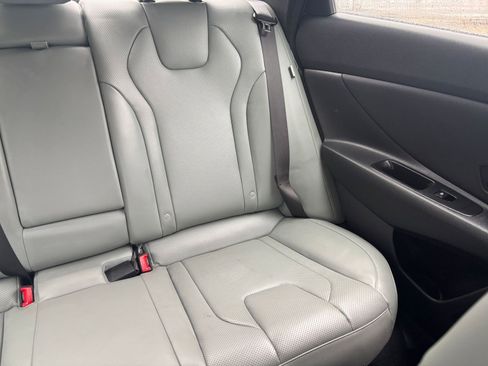 Used 2025 Hyundai Elantra Limited image 33