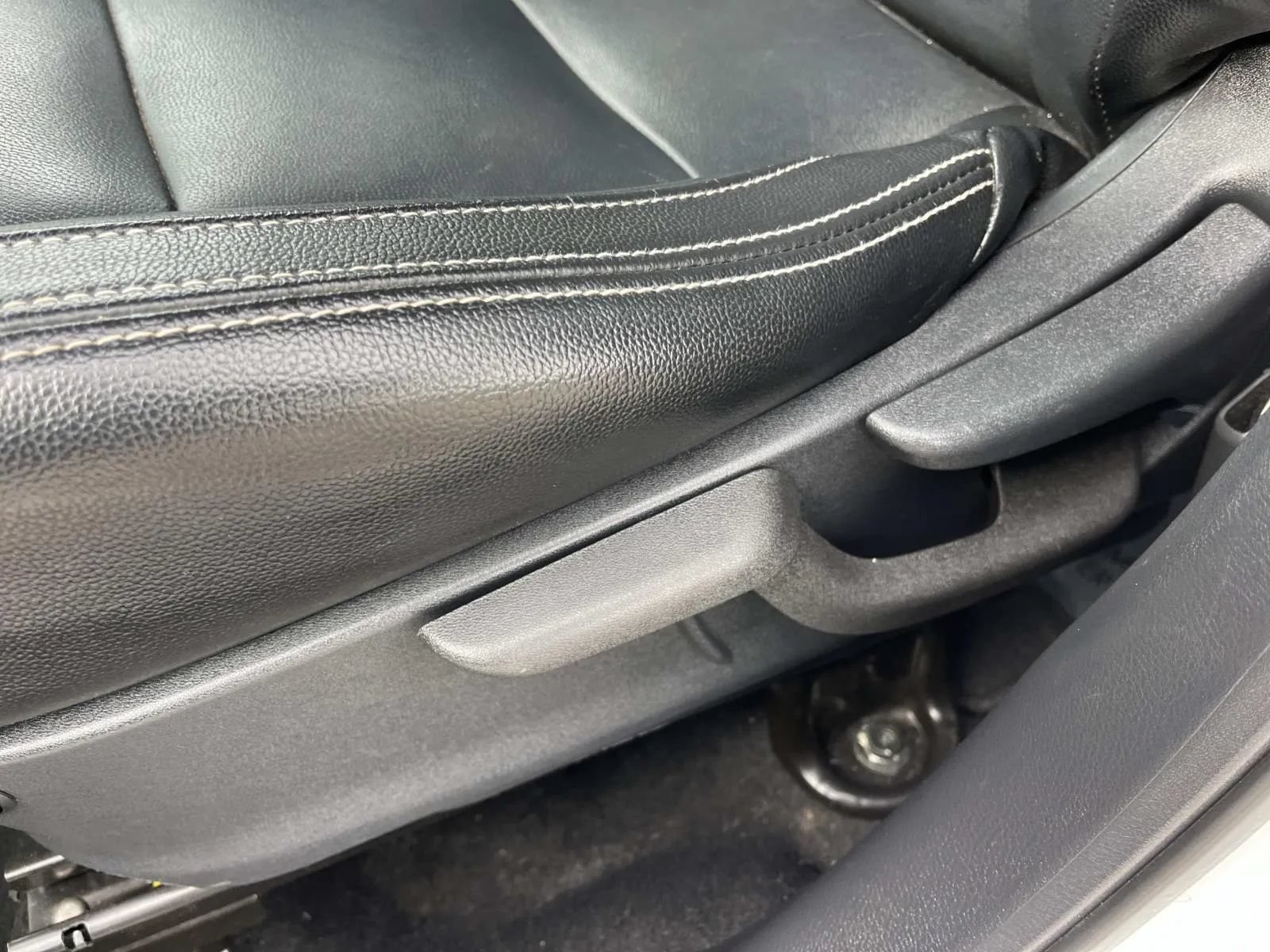Used 2019 Nissan Kicks S FWD image 30