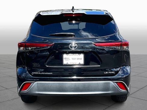 Used 2021 Toyota Highlander LE image 5