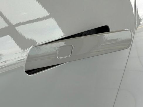 Used 2024 Chevrolet Equinox EV RS w/ Active Safety Package 3 FWD image 11