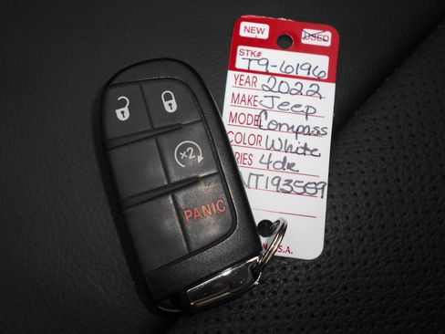 Certified 2022 Jeep Compass Latitude image 9