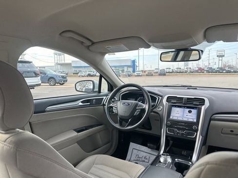 Used 2019 Ford Fusion SE image 13