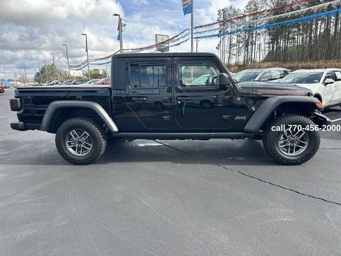 Used 2025 Jeep Gladiator Mojave w/ Convenience Group AWD/4WD image 9