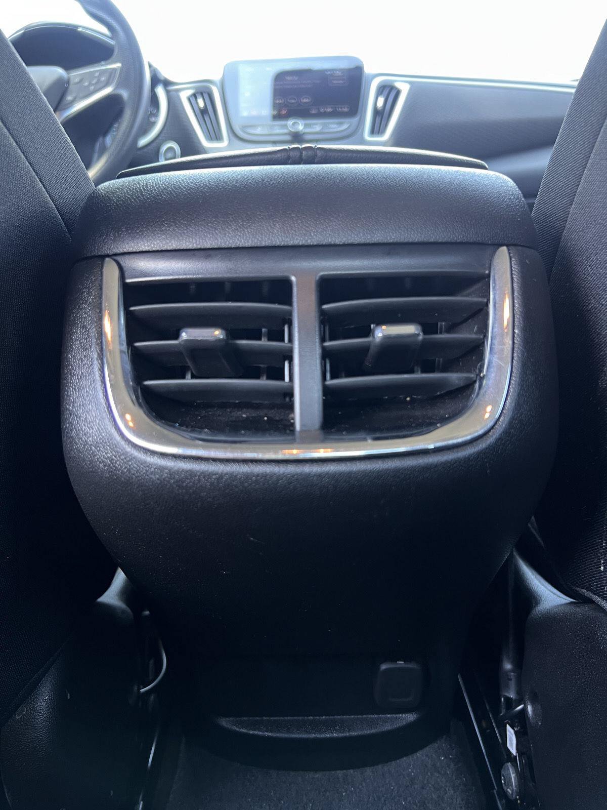 Used 2025 Chevrolet Malibu LT FWD image 17