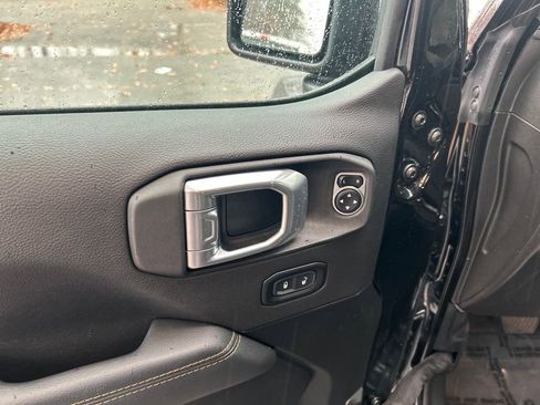 Used 2023 Jeep Gladiator Overland image 14