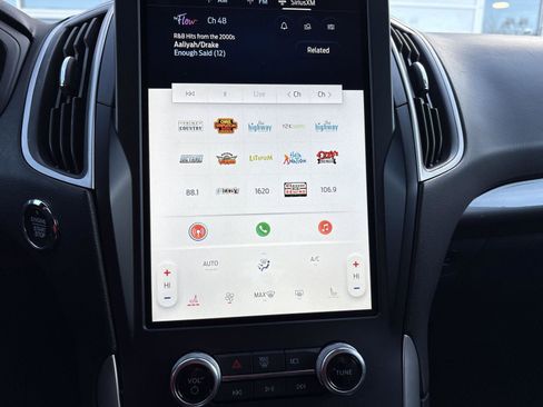 Used 2024 Ford Edge SEL image 17