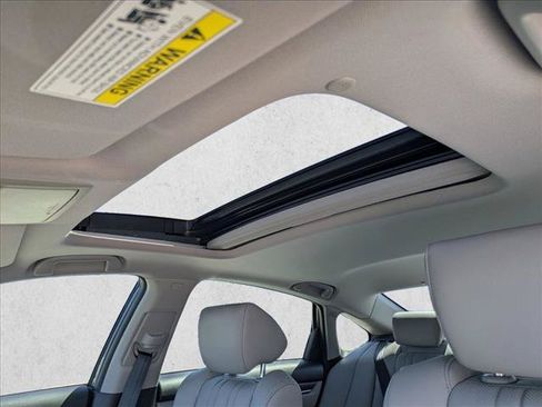 Used 2018 Honda Accord Touring image 16