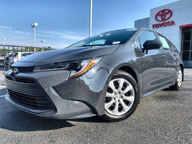 Used 2026 Toyota Corolla LE FWD image 4