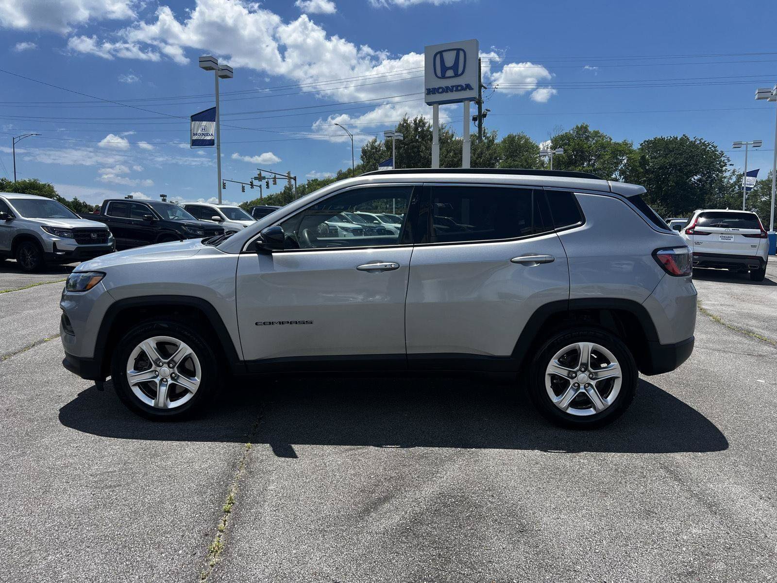 Used 2024 Jeep Compass Latitude AWD/4WD image 28