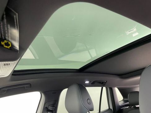 New 2025 Volkswagen Tiguan SE R-Line image 13