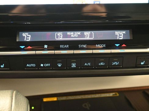 Certified 2024 Toyota Sienna XLE w/ XLE Plus Package image 23