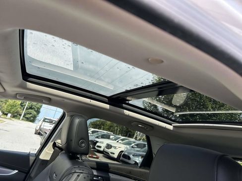Used 2018 Cadillac XT5 Premium Luxury FWD image 19