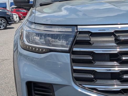 Used 2025 Ford Explorer Active RWD image 10