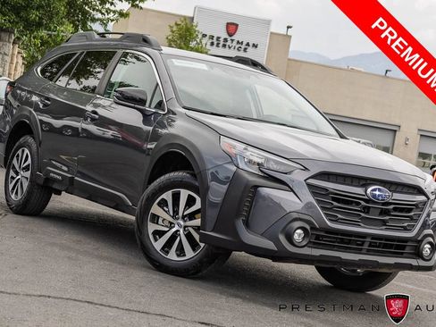 Used 2025 Subaru Outback Premium AWD/4WD image 1