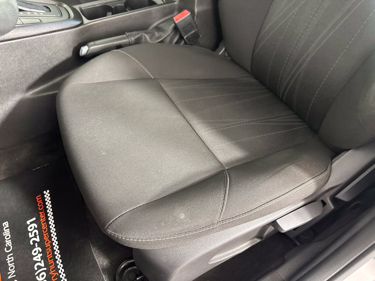 Used 2018 Ford Focus SE w/ SE Appearance Package FWD image 12