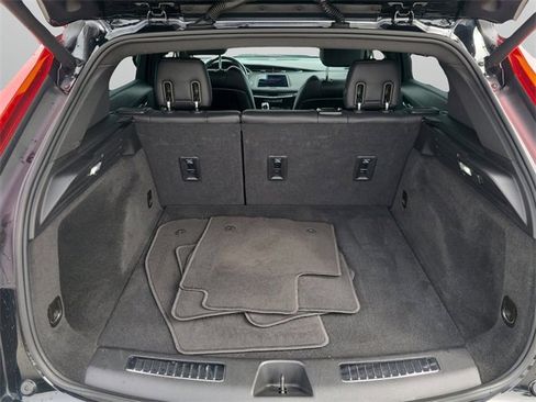 Used 2023 Cadillac XT4 Premium Luxury image 11