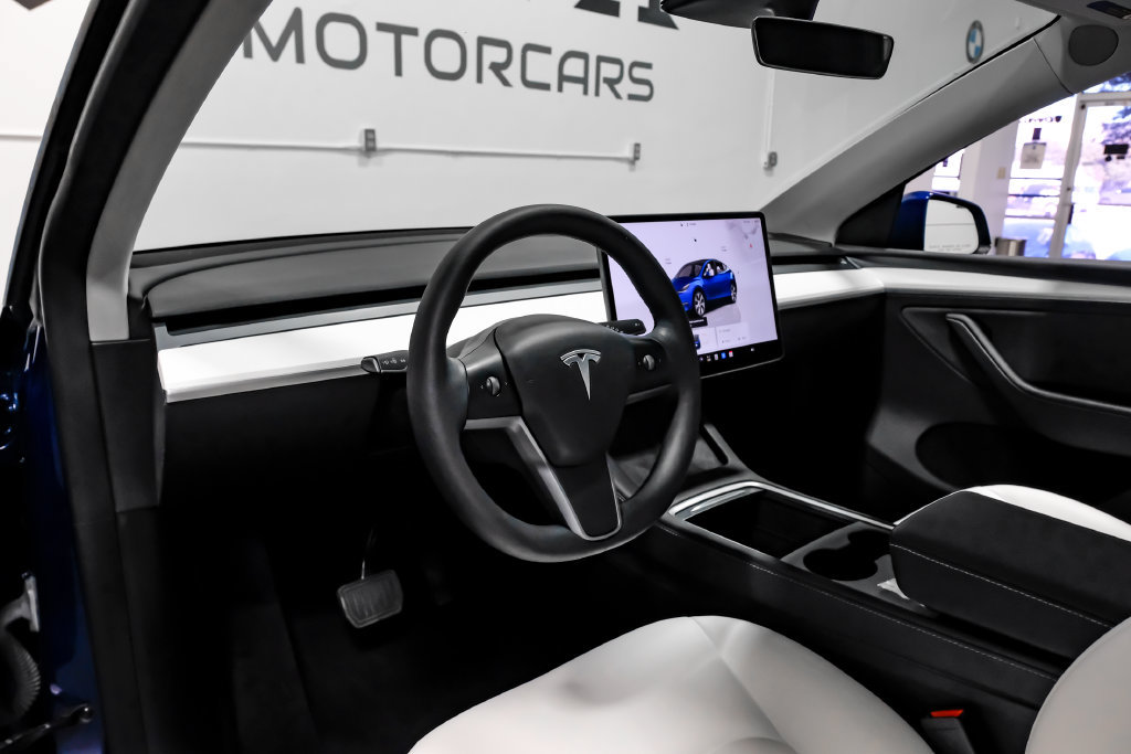 Used 2023 Tesla Model Y Long Range AWD/4WD image 3