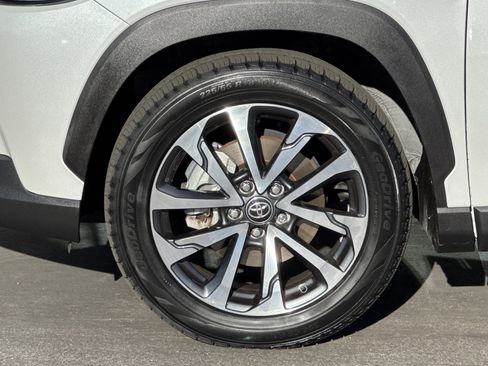 Certified 2023 Toyota Corolla Cross XLE image 35