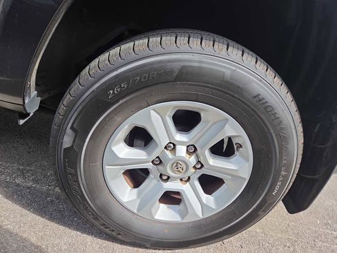 Used 2016 Toyota 4Runner SR5 image 7