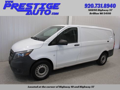 Used 2022 Mercedes-Benz Metris image 1