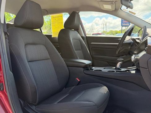 Used 2023 Nissan Altima 2.5 SV AWD/4WD image 13
