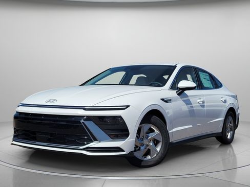 New 2026 Hyundai Sonata SE FWD image 2