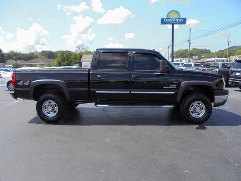 Used 2004 Chevrolet Silverado 2500 LT w/ Skid Plate Package AWD/4WD image 2