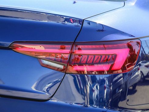 Used 2019 Audi A4 2.0T Premium image 9