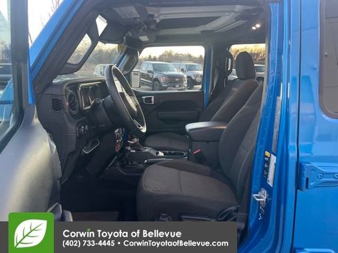 Used 2024 Jeep Gladiator Mojave w/ Technology Group image 13