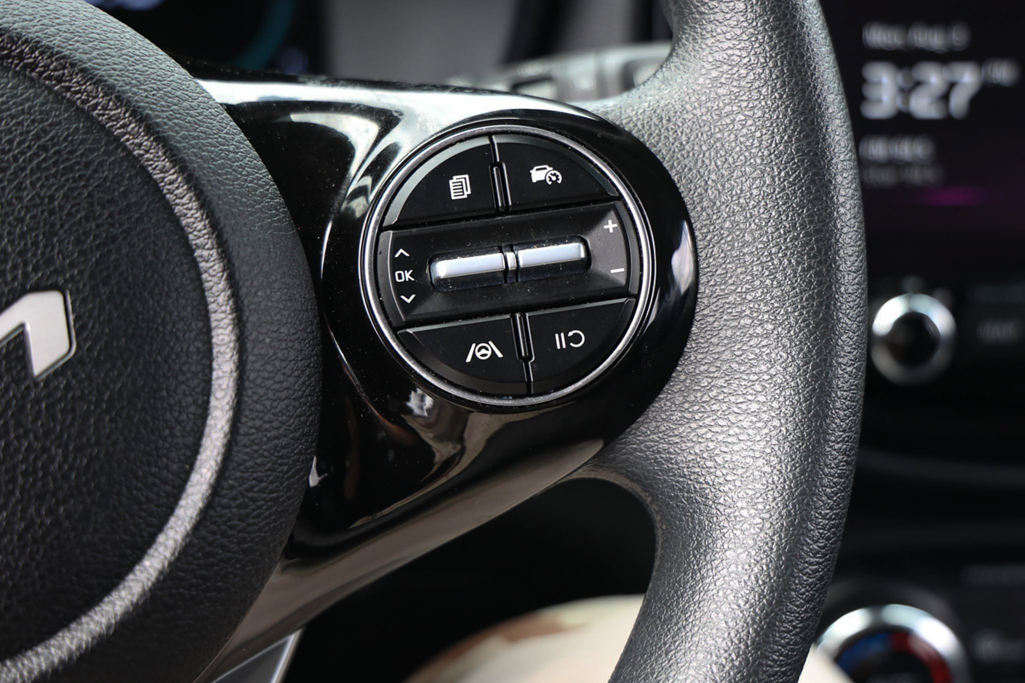 Used 2025 Kia Soul S FWD image 30