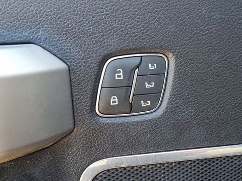 Used 2019 Ford F250 Lariat w/ Chrome Package image 10