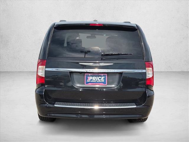 Used 2013 Chrysler Town & Country Touring FWD image 7