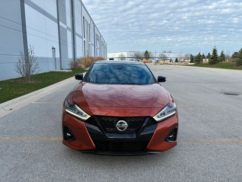 Used 2021 Nissan Maxima SR w/ Sport Mat Group FWD image 2