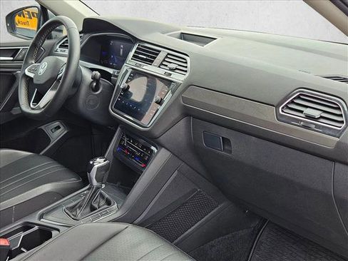 Used 2022 Volkswagen Tiguan SE FWD image 21