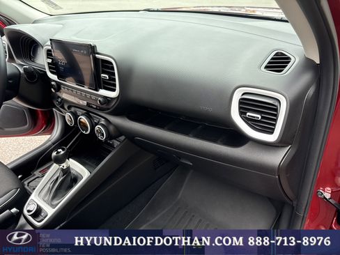 Certified 2024 Hyundai Venue Limited FWD image 6