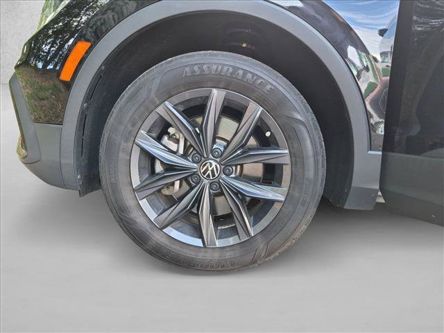 Used 2022 Volkswagen Tiguan SE AWD/4WD image 13