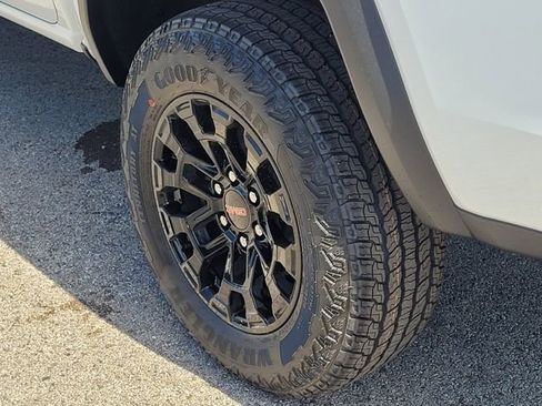 New 2026 GMC Canyon Elevation w/ Convenience Package RWD image 7