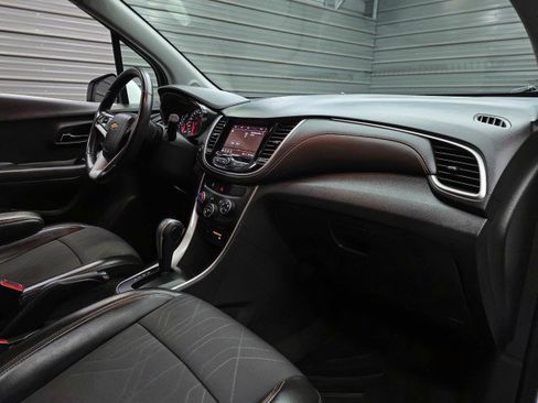 Used 2020 Chevrolet Trax LT w/ LT Convenience Package AWD/4WD image 12