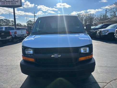 Used 2017 Chevrolet Express 2500 image 2