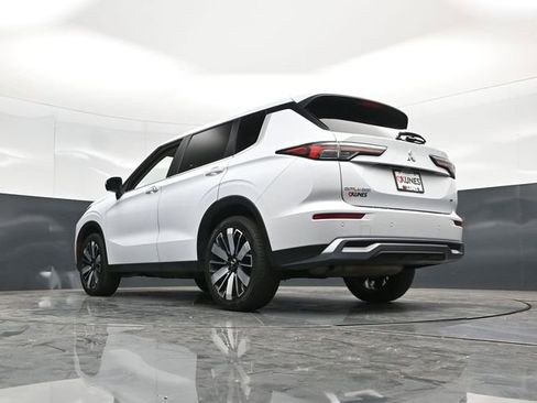 Used 2025 Mitsubishi Outlander AWD image 56