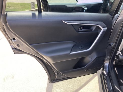 Used 2022 Toyota RAV4 LE FWD image 15