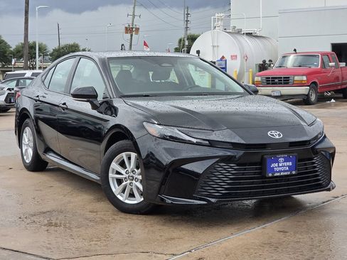 Used 2026 Toyota Camry LE FWD image 2