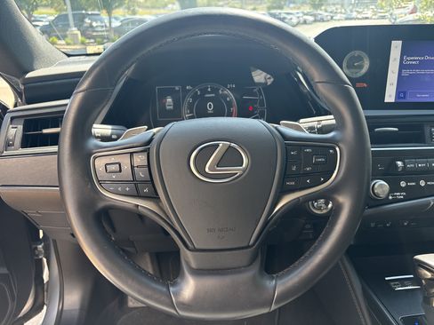 Used 2025 Lexus ES 350 w/ Premium Package FWD image 18