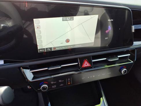 New 2025 Kia Niro EX Touring image 22