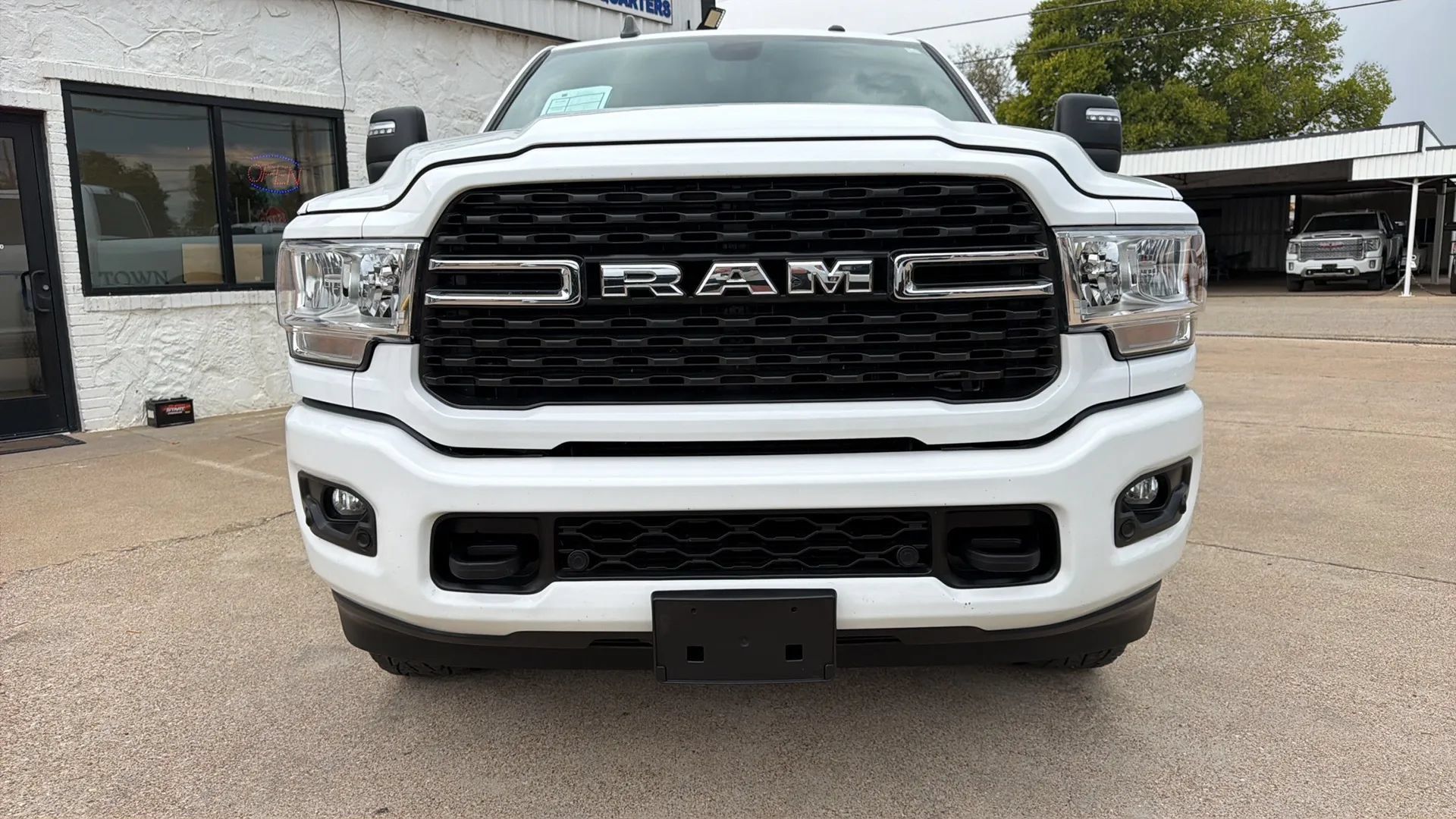 Used 2024 RAM 2500 Big Horn w/ Sport Appearance Package AWD/4WD image 5