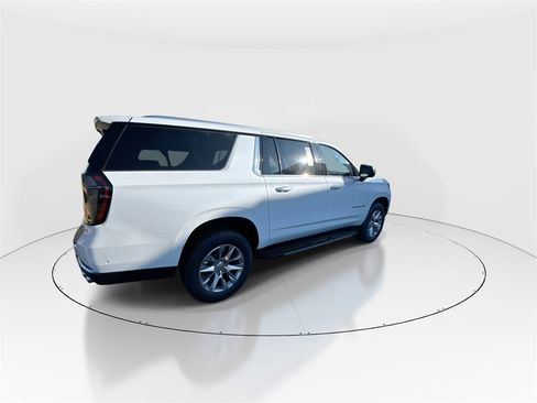 New 2026 Chevrolet Suburban Premier image 8