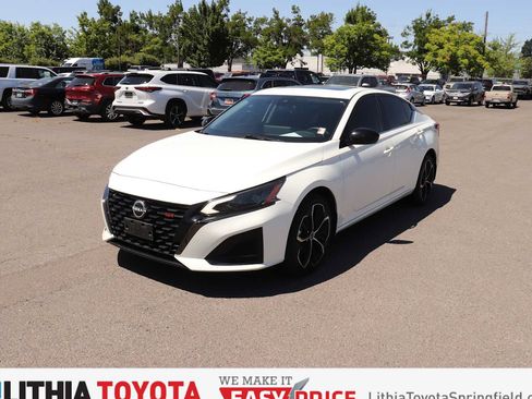 Used 2023 Nissan Altima 2.5 SR w/ SR Premium Package AWD/4WD image 1