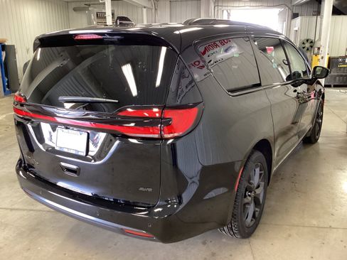 New 2026 Chrysler Pacifica Select image 7