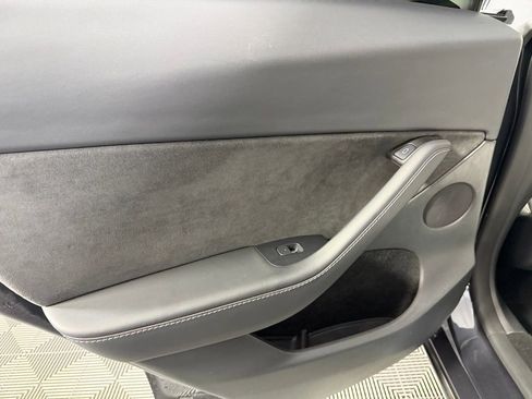 Used 2024 Tesla Model Y 2WD image 27